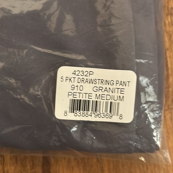 Barco Grey’s Anatomy medium petite scrub pant - Picture 3 of 3